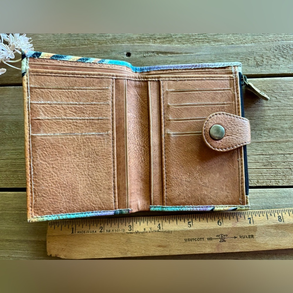 Artistic Anuschka leather hand painted wallet - Picture 16 of 16